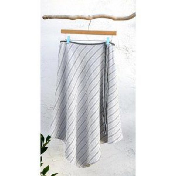 Asymmetrical Textured Linen Midi Skirt (S) - Picture 4 of 4